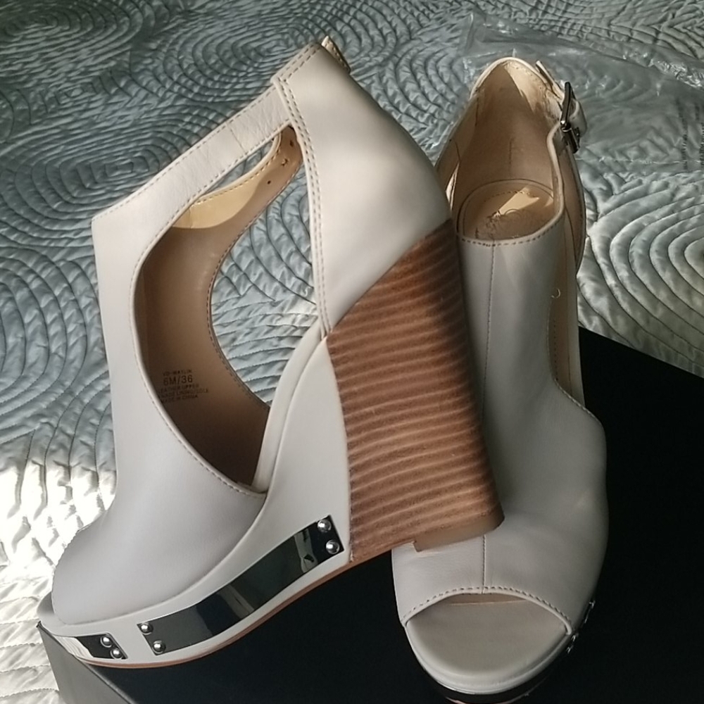 Vince Camuto opentoe wedge - Picture 3 of 8